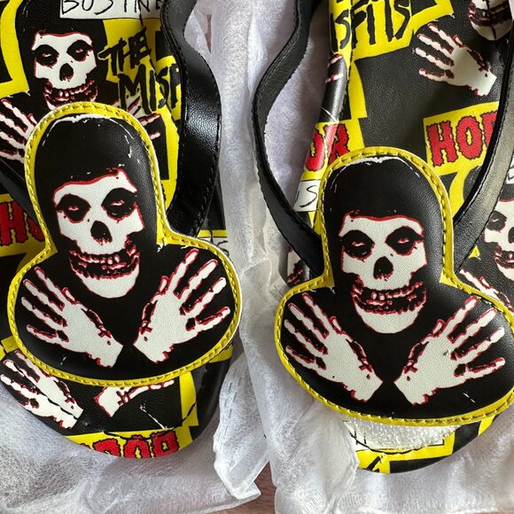 Strange Cvlt Women's 11 Misfits Horror Business Flip Flop Sandals Crimson Ghost - Picture 3 of 11